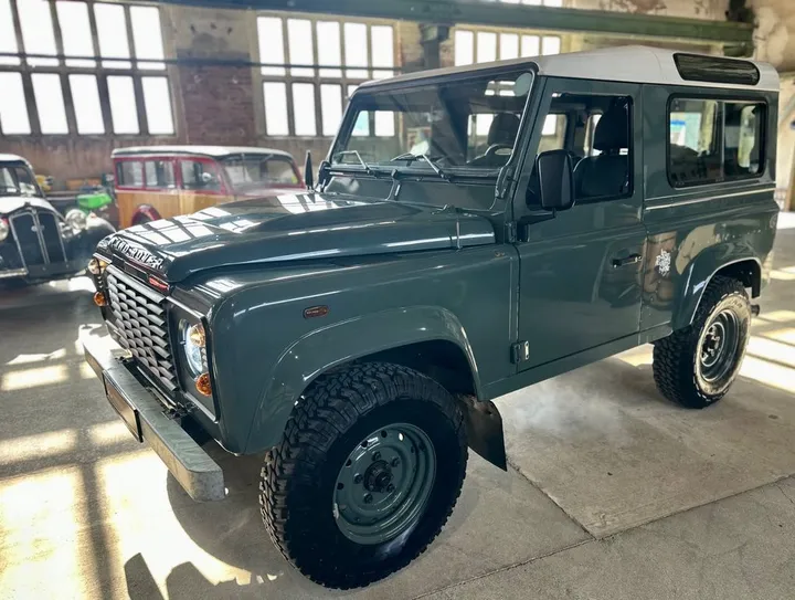 Land Rover Defender