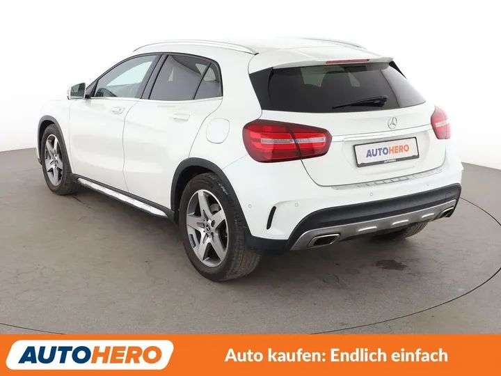 Mercedes-Benz GLA 180