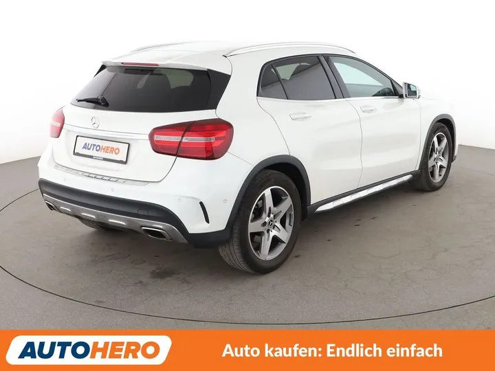 Mercedes-Benz GLA 180