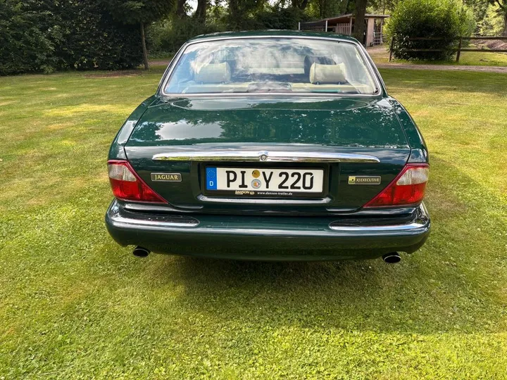Jaguar XJ8