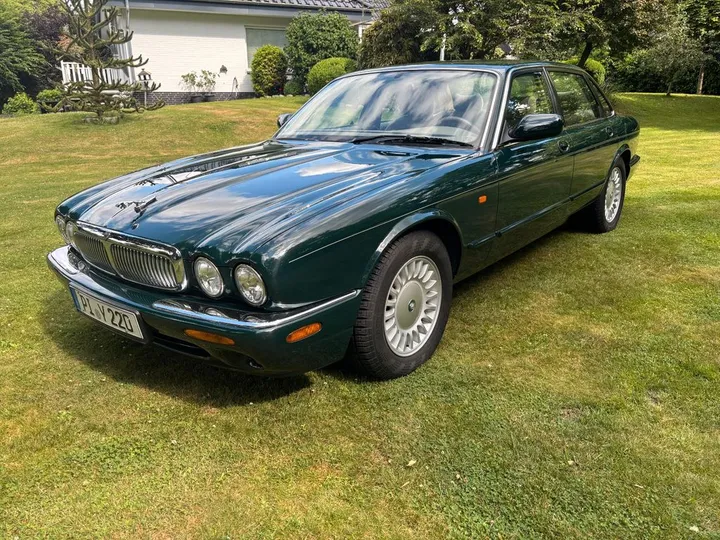 Jaguar XJ8