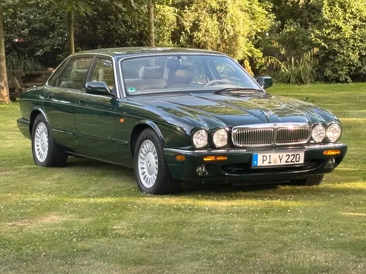 Jaguar XJ8