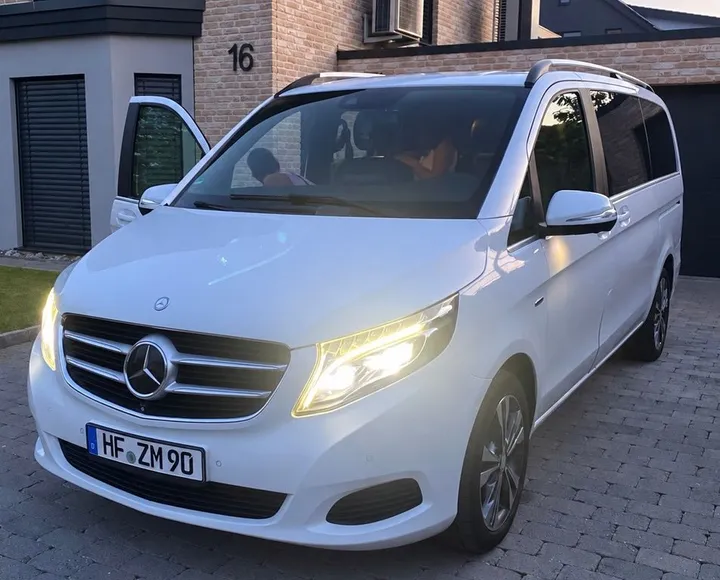Mercedes-Benz V 220