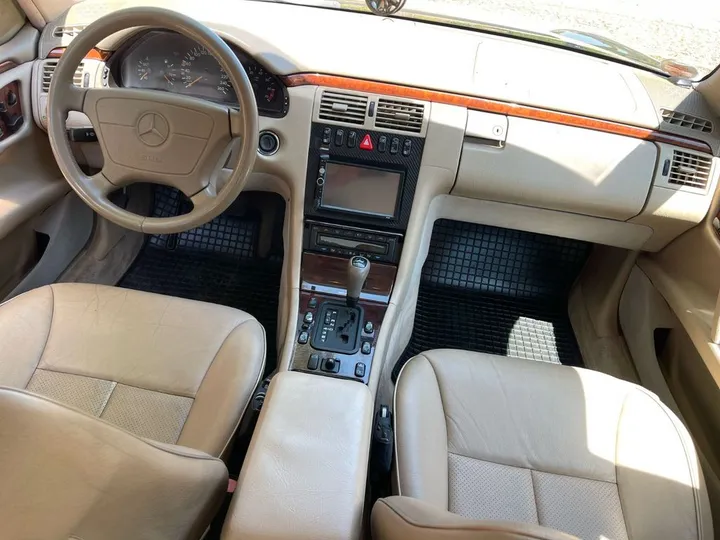 Mercedes-Benz E 430