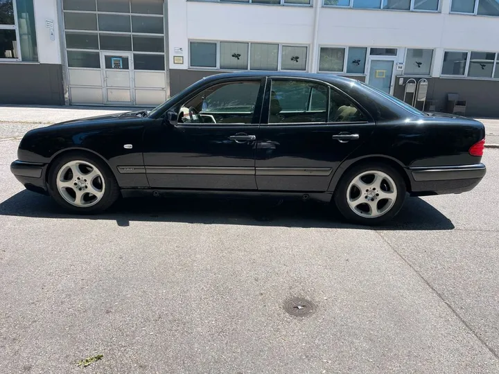 Mercedes-Benz E 430