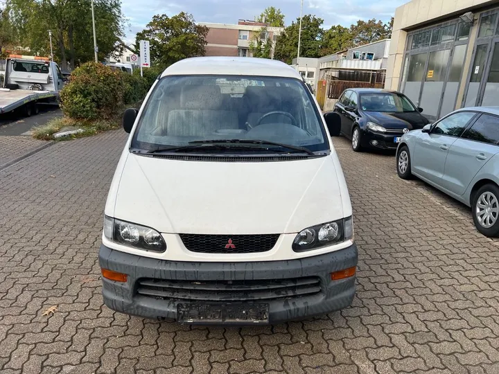 Mitsubishi L400