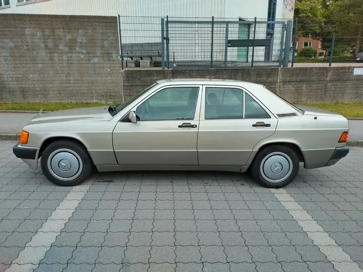 Mercedes-Benz 190