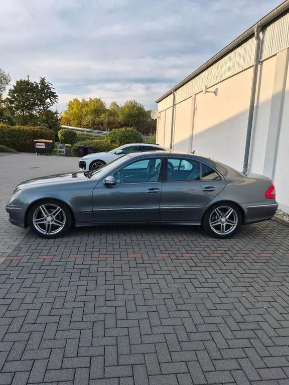 Mercedes-Benz E 320