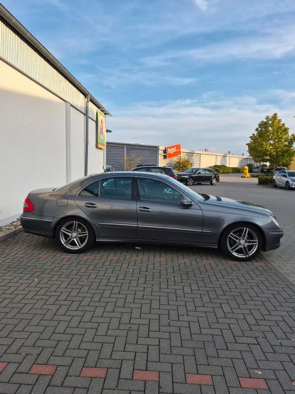 Mercedes-Benz E 320