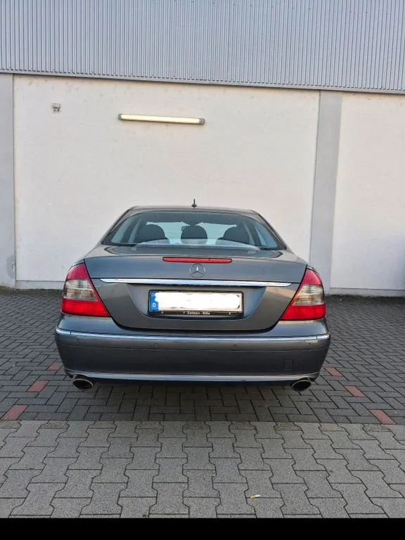 Mercedes-Benz E 320