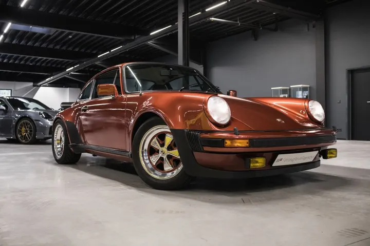 Porsche 930