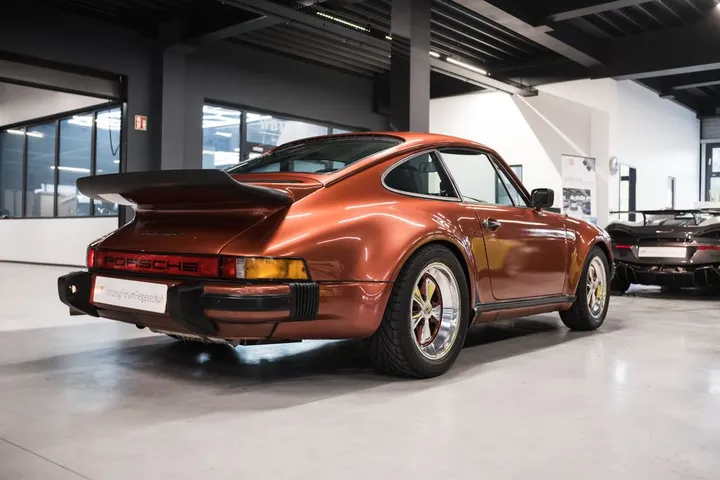 Porsche 930