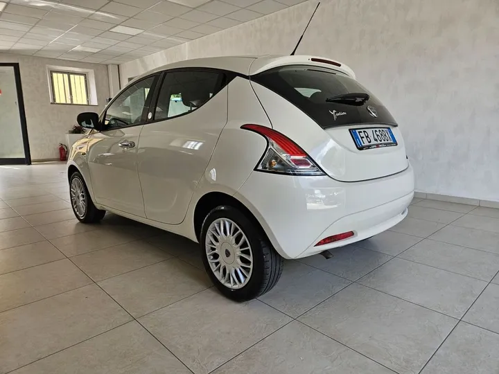 Lancia Ypsilon