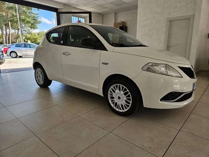 Lancia Ypsilon