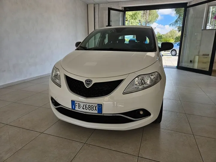 Lancia Ypsilon