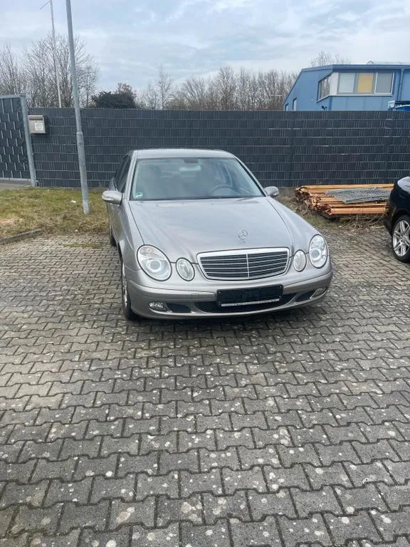 Mercedes-Benz E 200