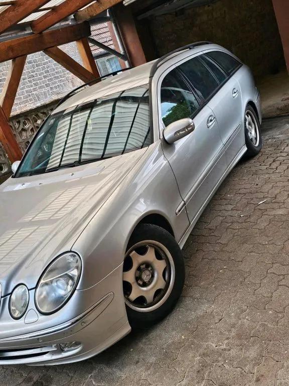 Mercedes-Benz E 220