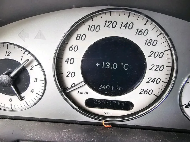 Mercedes-Benz E 220