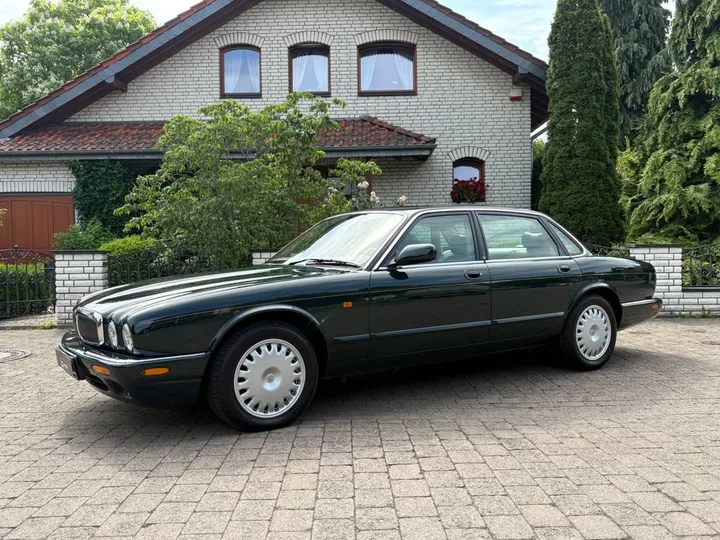 Jaguar XJ8