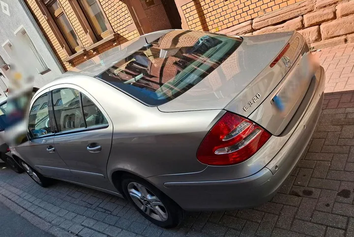 Mercedes-Benz E 320