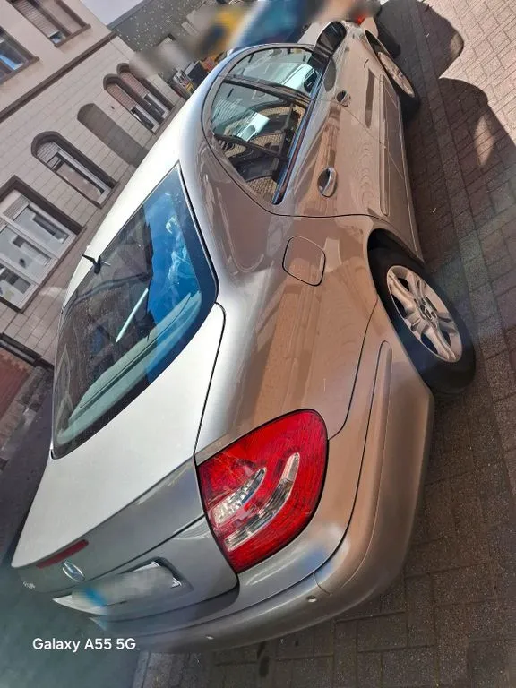 Mercedes-Benz E 320