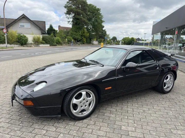 Porsche 928