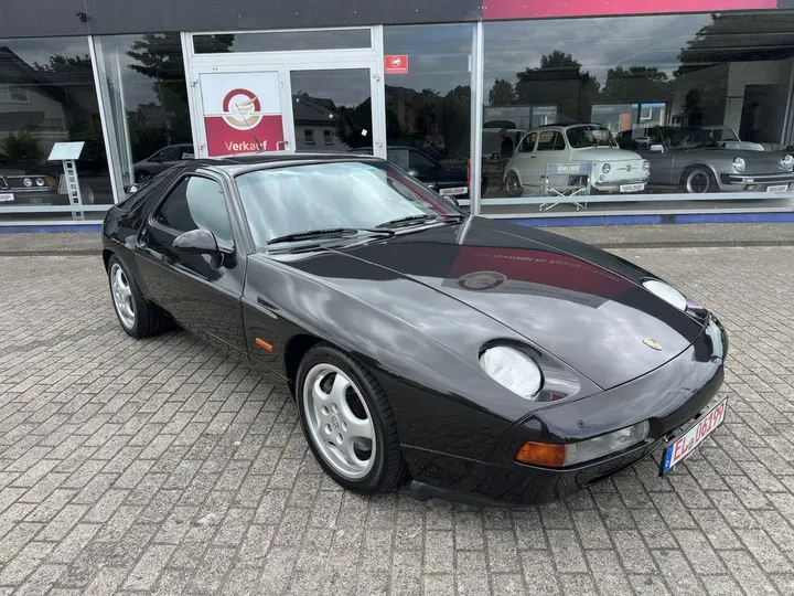 Porsche 928