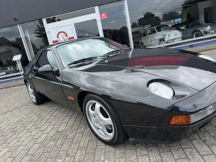 Porsche 928