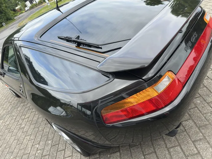 Porsche 928