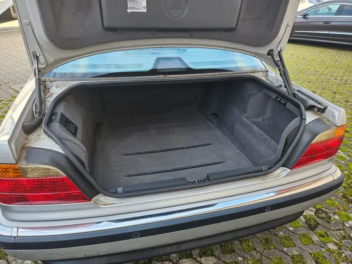 BMW 728