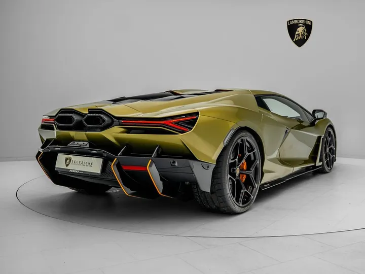 Lamborghini Revuelto