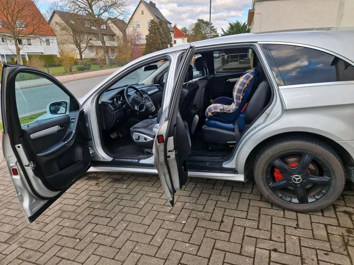 Mercedes-Benz R 320
