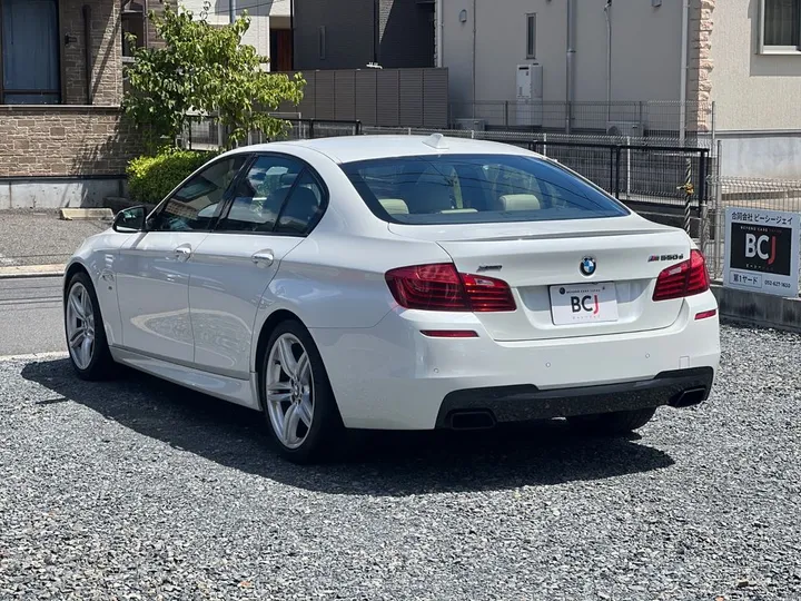 BMW M550