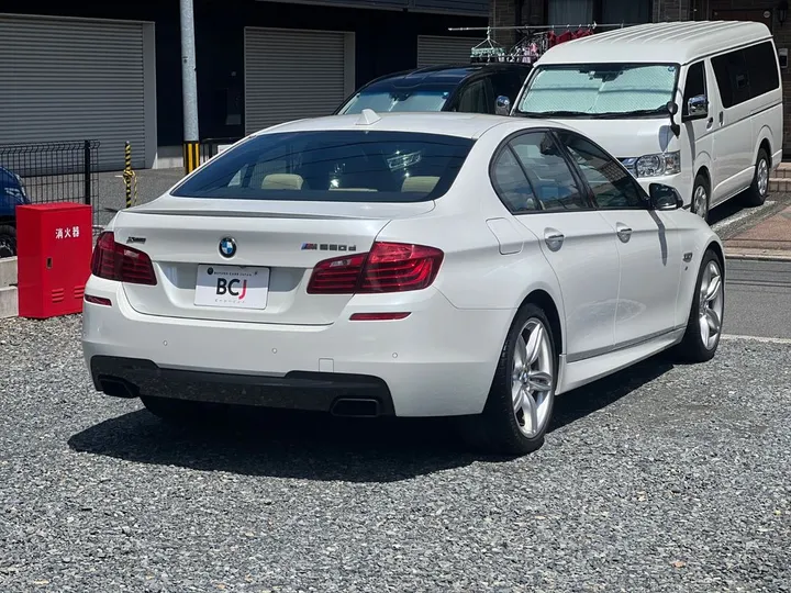 BMW M550