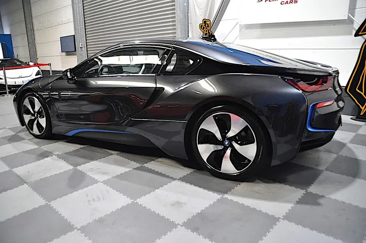 BMW i8