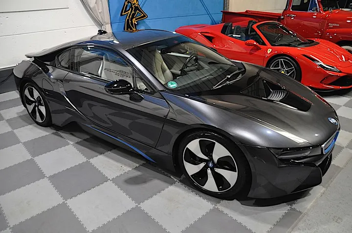 BMW i8