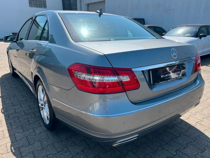 Mercedes-Benz E 200