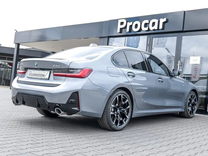 BMW 330