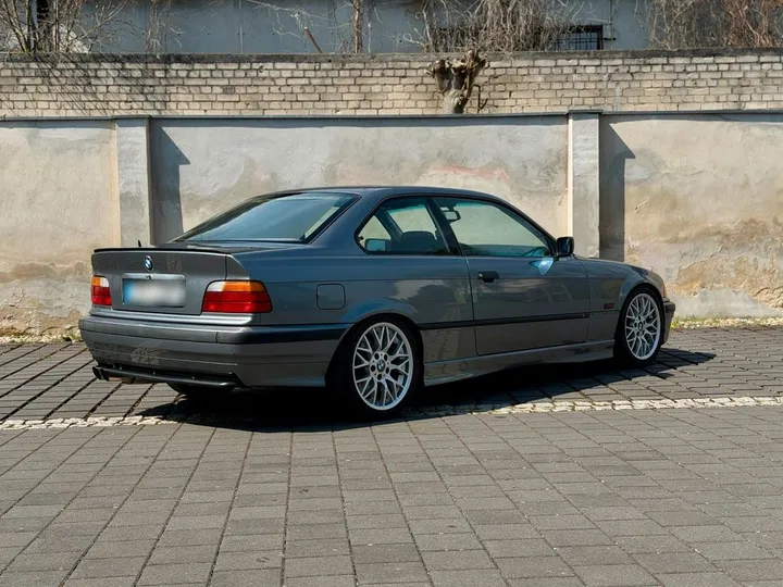 BMW 325