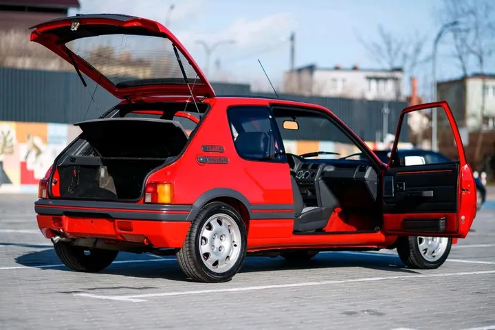 Peugeot 205