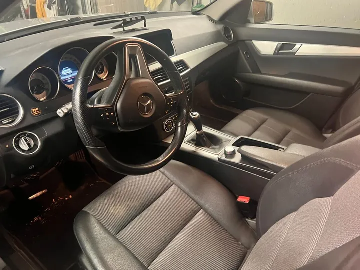 Mercedes-Benz 220
