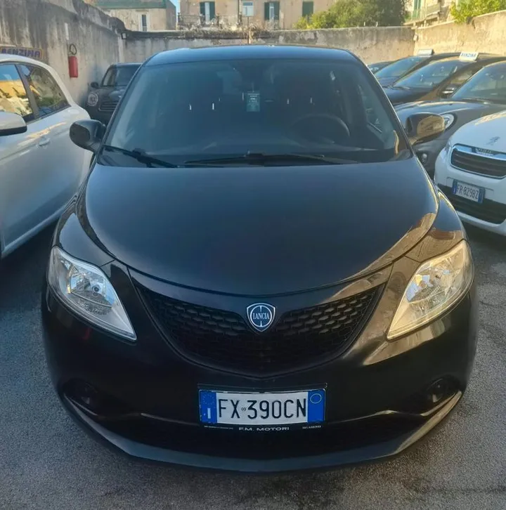 Lancia Ypsilon