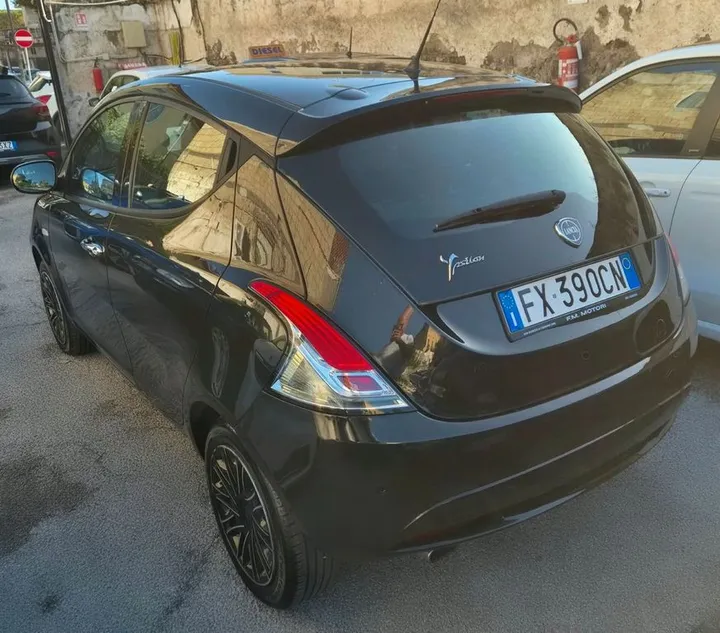 Lancia Ypsilon