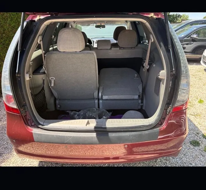 Mitsubishi Grandis