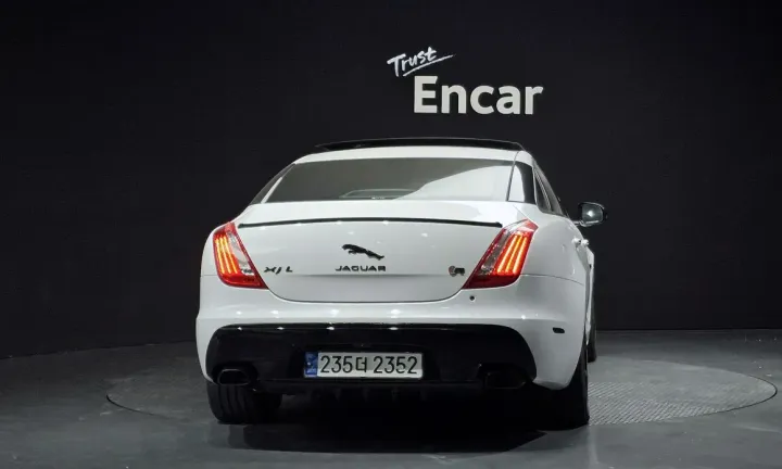 Jaguar XJ