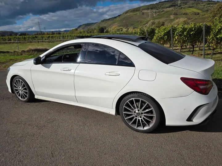 Mercedes-Benz CLA 200