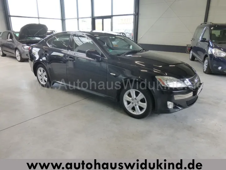 Lexus IS 220