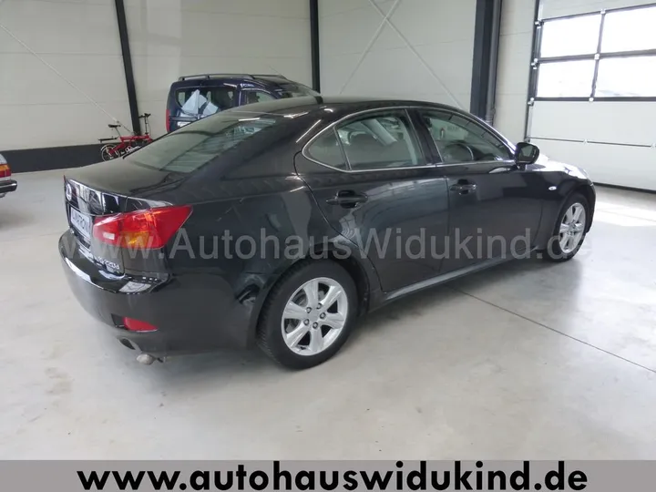 Lexus IS 220