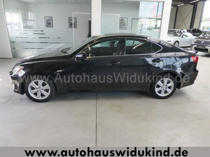 Lexus IS 220