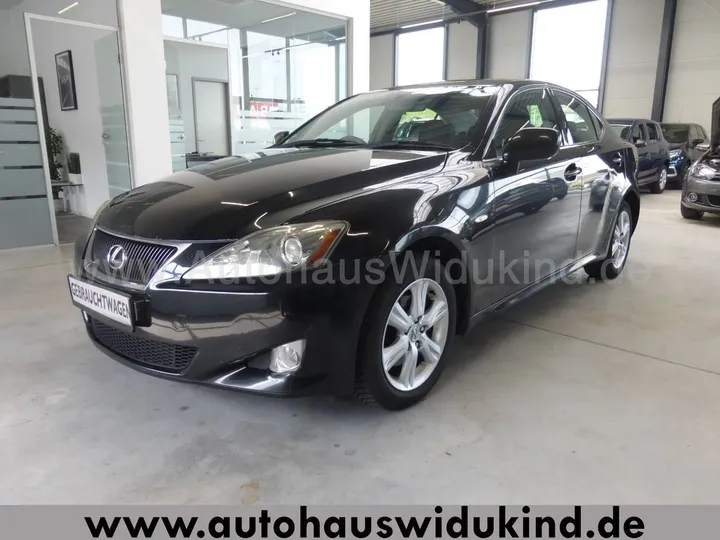 Lexus IS 220